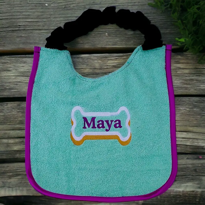 Dog personalised bib with 3D bone design: bone border