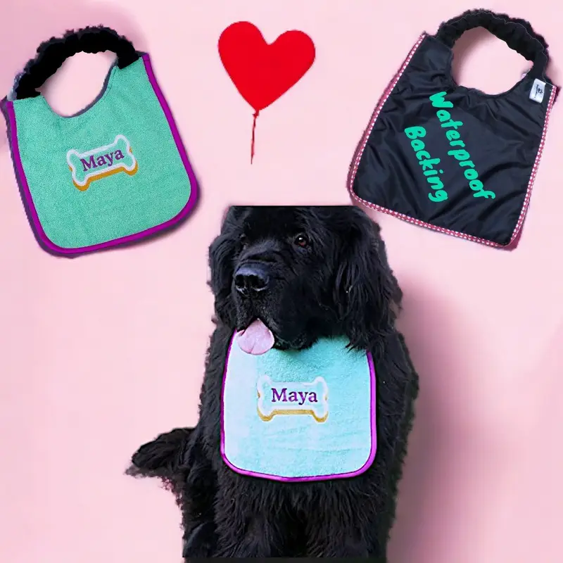 Dog personalised bib with 3D bone design: bone border