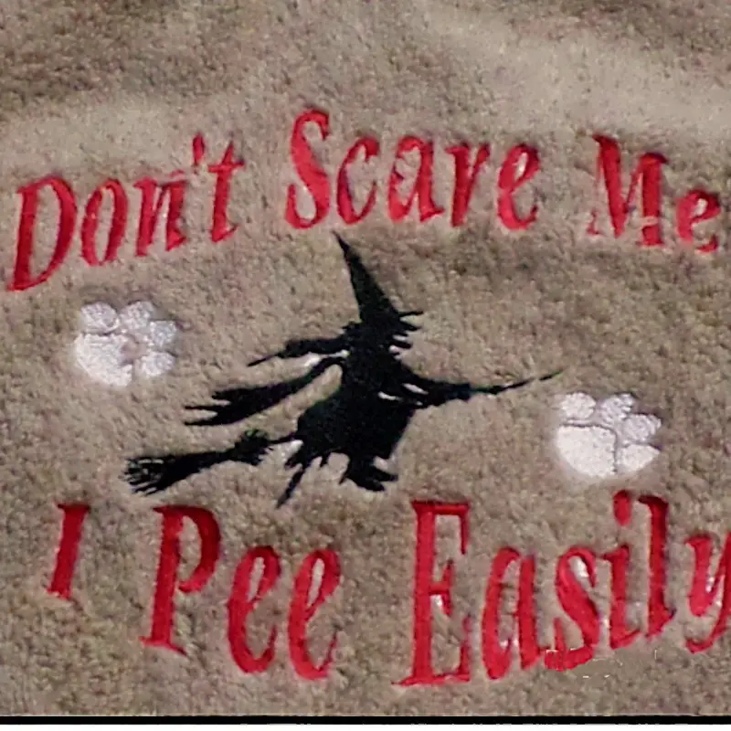 Halloween ‘Dont scare me’ dog bib, photo 2