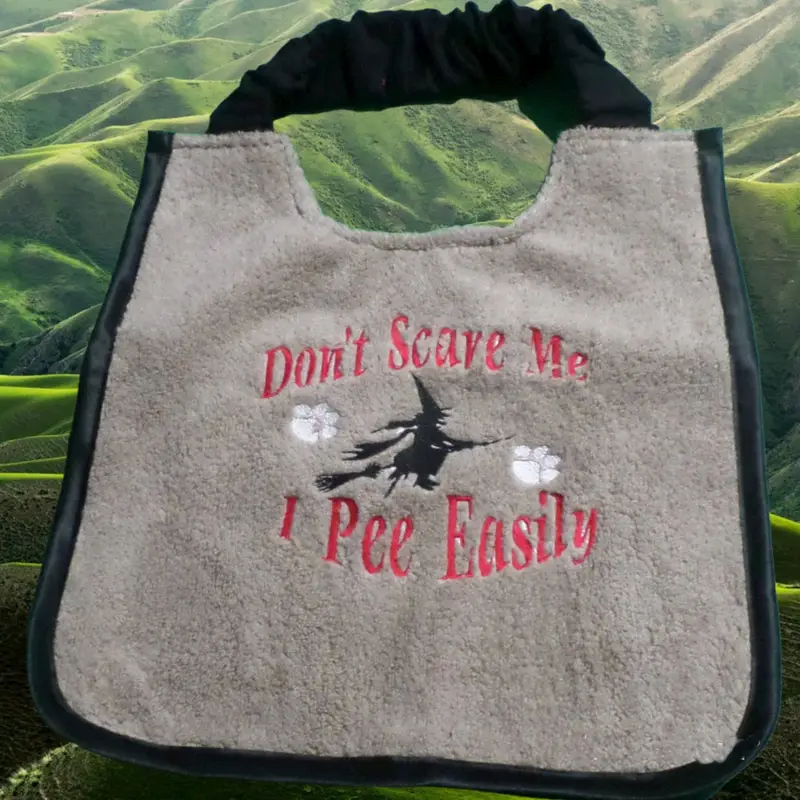 Halloween ‘Dont scare me’ dog bib, photo 8