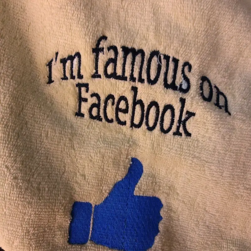 Famous on Facebook dog bib, photo 4