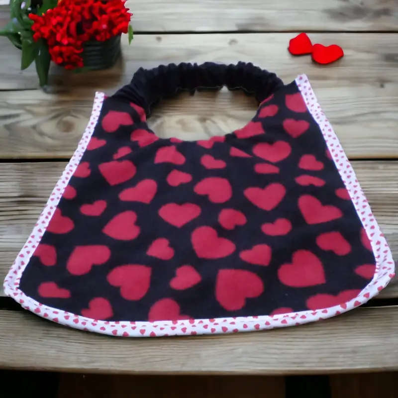 Black fleece bib with red hearts, photo 3