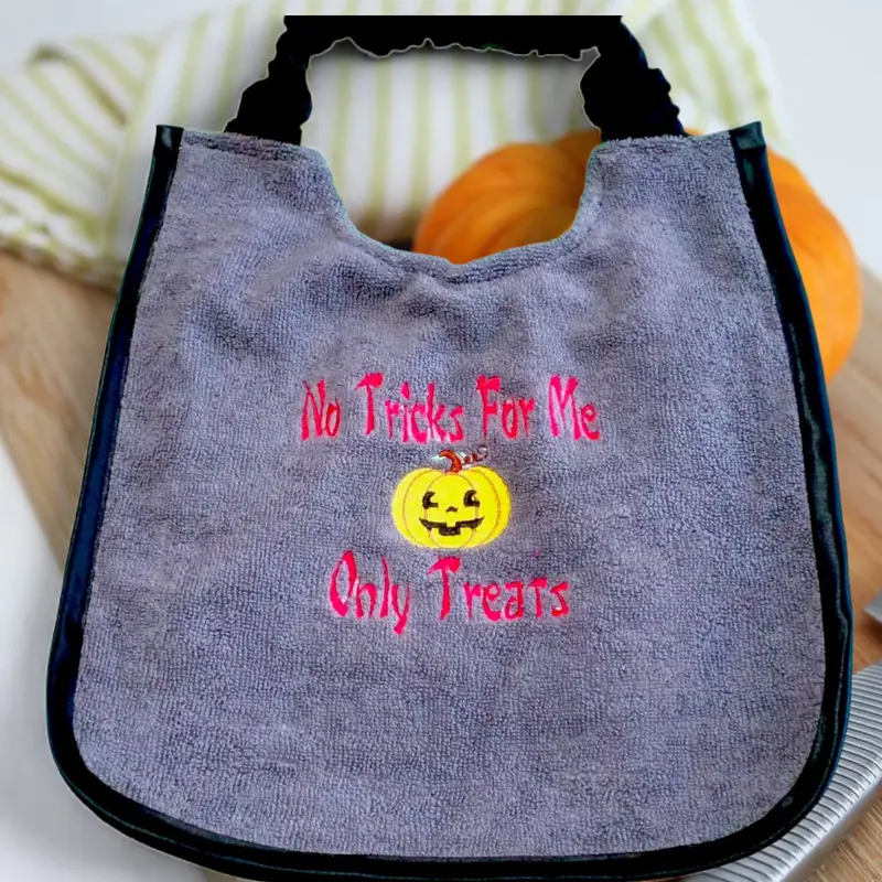 Halloween ‘No tricks for me Only treats’ dog spooky bib, photo 10