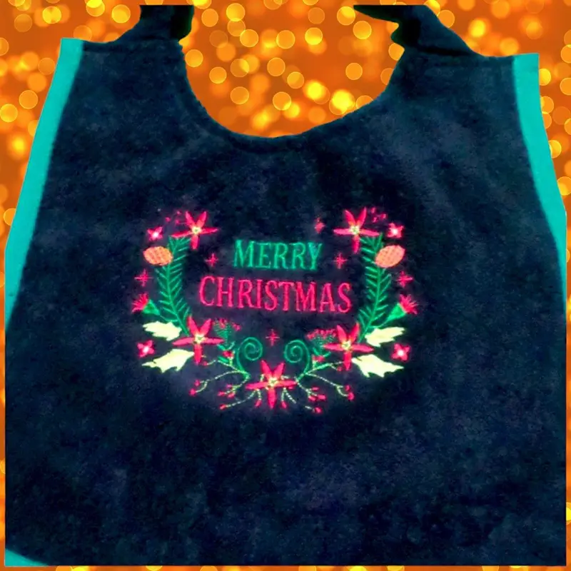 Holiday Christmas Wreath dog bib, photo 10